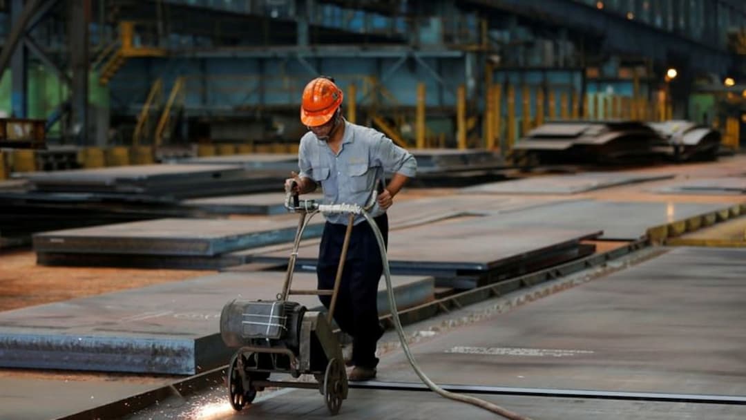 Sản lượng thép thô tháng 7 của Trung Quốc giảm do hạn chế sản xuất